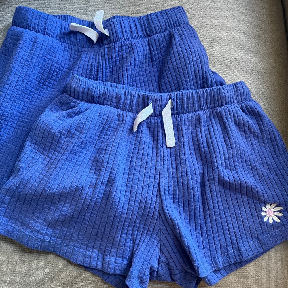 Hanna Andersson TWO pairs of ribbed puckered shorts